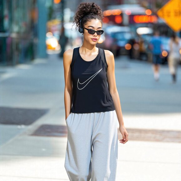 BUNDLE: 7-Women’s PREMIUM Active Tops , Size S/M (BB1506B) - Picture 1 of 13
